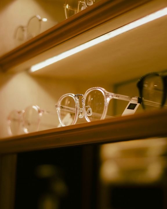 Vitrina con monturas de gafas